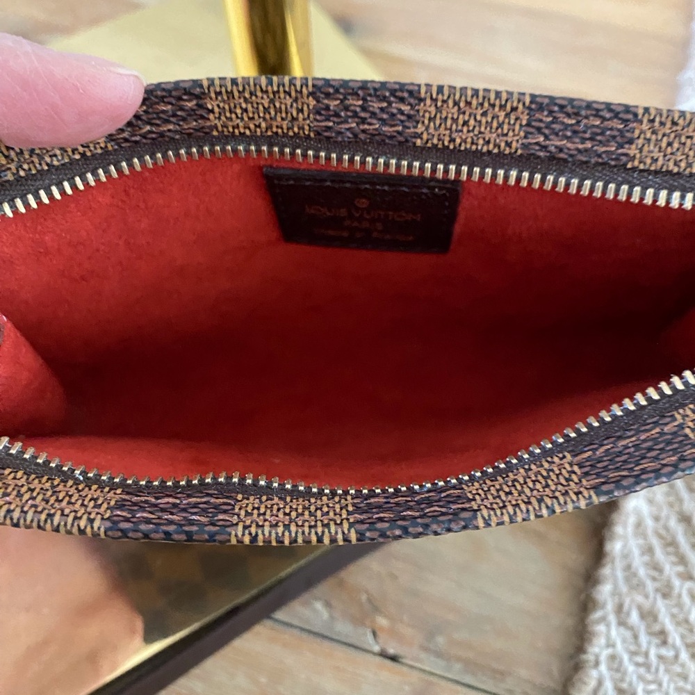 Louis Vuitton Damier Pouch - Picture 10 of 12